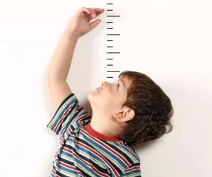 Bé trai 9 tuổi đã mọc râu: 5 thực phẩm cha mẹ hay cho trẻ ăn khiến dậy thì sớm