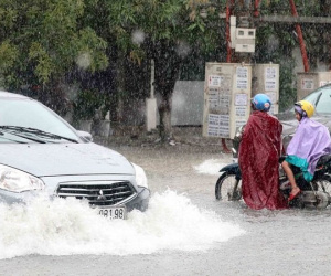 Mưa xối xả, Hà Tĩnh chìm trong biển nước