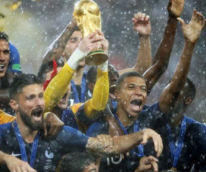 Pháp là đội trẻ thứ nhì vô địch World Cup