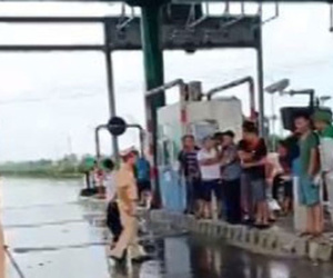 Tài xế tự mở barie trạm BOT Mỹ Lộc phản đối thu phí, chủ đầu tư đối thoại ngay