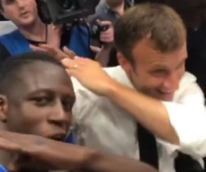 Tổng thống Macron tới phòng thay đồ mừng đội tuyển Pháp vô địch World Cup