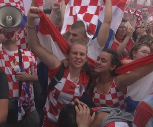 Video: Người hâm mộ Croatia khóc sau thất bại ở chung kết World Cup