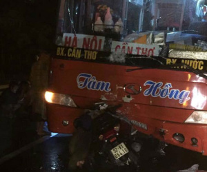 Xe khách va chạm với xe máy, mẹ cùng con gái 5 tuổi tử vong thương tâm
