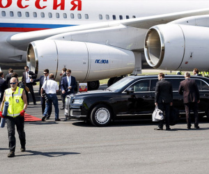 Cận cảnh 2 chuyên xa mới lần đầu hộ tống Tổng thống Nga Putin
