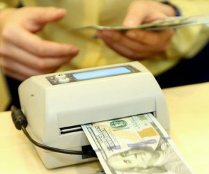 Ngân hàng Nhà nước bắt đầu bán ra ngoại tệ