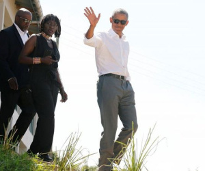 Ảnh: Cựu Tổng thống Mỹ Obama vui vẻ về thăm quê hương Kenya