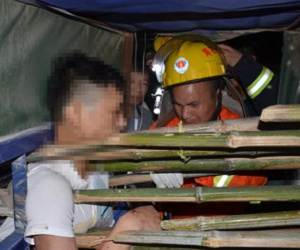 Bị 4 cọc tre dài ngoằng đâm xuyên người vẫn nói chuyện như thường