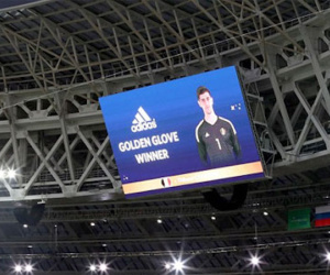 Courtois lỡ thời khắc được trao Găng Vàng vì ghét xem Pháp