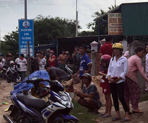 Hai nhóm thanh niên mang hung khí hỗn chiến náo loạn cả khu vực, 3 người thương vong