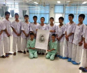 Hôm nay, đội bóng nhí Thái Lan xuất viện, tham dự họp báo