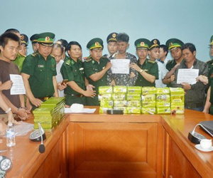 Nhóm đối tượng tuồn 52 bánh heroin vào Việt Nam như thế nào?