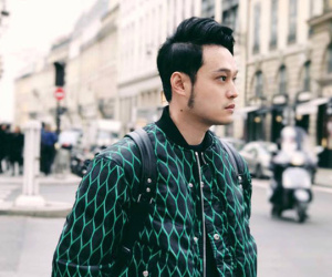 Quang Vinh nói gì trước tin đồn là con đại gia, không phải đi hát vẫn có tiền đi du lịch?