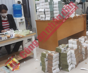 Cận cảnh 'kho tiền' khổng lồ thu được trong đường dây đánh bạc ngàn tỷ RIKVIP