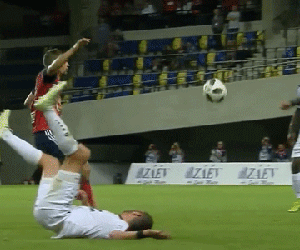 Cầu thủ Champions League trổ đòn kungfu khiến V.League phải lắc đầu lè lưỡi