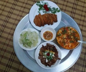 Hí hửng khoe nấu được mâm cơm 40 nghìn cho 3 người ăn, bà nội trợ Hà Nội bị nói mát: Ăn thế chẳng mấy mà giàu