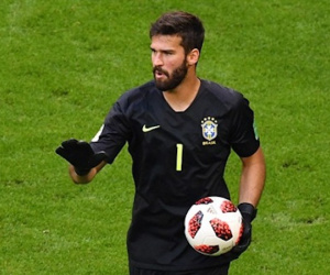 Liverpool biến Alisson thành thủ môn đắt giá nhất thế giới