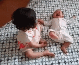 Nghĩ mẹ yêu em trai hơn mình, bé gái 12 tuổi đã nghĩ ra kế hoạch vô cùng kinh khủng