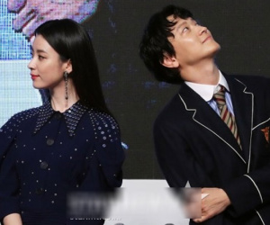 Sau tin đồn hẹn hò, 'thánh sống' Kang Dong Won và Han Hyo Joo có biểu hiện gây sốt trong lần đầu lộ diện