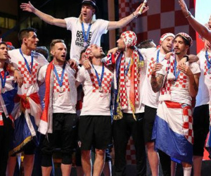 Tuyển Croatia và Anh đều tặng tiền thưởng World Cup làm từ thiện