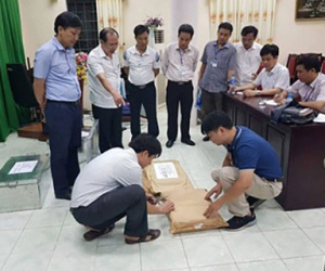 Ông Vũ Trọng Lương nhận chìa khóa phòng lưu giữ bài thi từ ai?