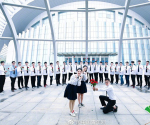 Chùm ảnh kỷ yếu của những lớp học chỉ có 1 nam nhân hoặc 1 nữ nhân: Không cần làm gì cũng nổi bần bật