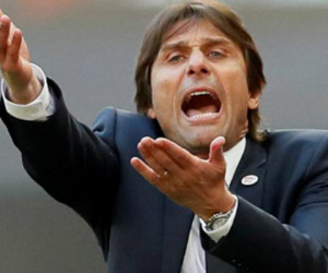 Conte kiện Chelsea vì trì hoãn quyết định sa thải