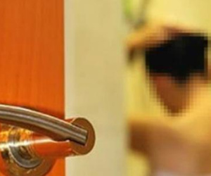 Giúp việc U60 có sở thích quái đản, thường xuyên rình xem cậu chủ tắm