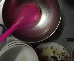 Mẹ chồng keo kiệt thu sạch lương của con trai nhưng con dâu bầu sắp đẻ không cho đồng nào, đi về muộn cũng chẳng được phần cơm