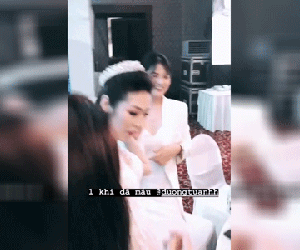 Tú Anh diện nguyên váy cưới lộng lẫy, cùng ông xã 'quẩy' nhiệt tình với bạn bè sau hôn lễ