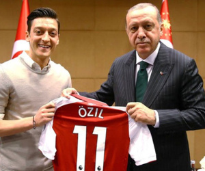 Mesut Oezil từ giã ĐT Đức vì bị phân biệt chủng tộc