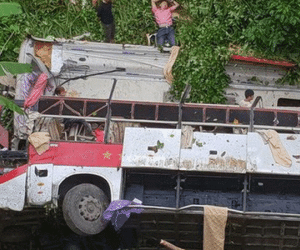 Nạn nhân bàng hoàng thuật lại giây phút xe khách lao xuống vực sâu ở Cao Bằng