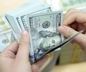Liên tục tăng, đôla ngân hàng chạm 23.300 đồng