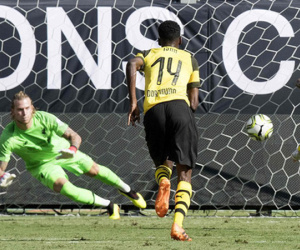 Thủ môn Karius lại hóa tội đồ, Liverpool gục ngã trước Dortmund