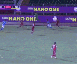Video: Pha vào bóng rợn người của Sầm Ngọc Đức với Thế Hưng