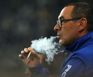 Chelsea tìm khu hút thuốc cho Sarri trong sân Stamford Bridge