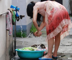 Chuyện lạ đời: Chồng ở với bố mẹ đẻ, thuê nhà trọ cho vợ con ở riêng, cả tháng chu cấp vỏn vẹn 1 triệu