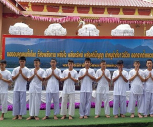Đội bóng thiếu niên Thái Lan xuất gia để tưởng nhớ thợ lặn hi sinh