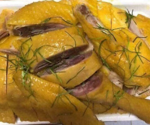 Gà không đầu ủ muối hoa tiêu: Hàng lạ giá rẻ, bày bán la liệt