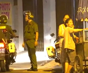 Một người phụ nữ lớn tuổi bị thanh niên chém nhiều nhát vào người để cướp tài sản trong nhà