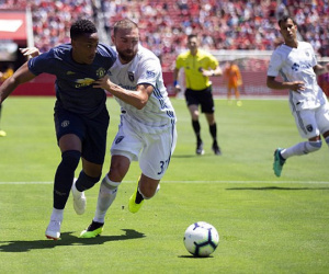 Mourinho cảnh báo Martial khi có ý định rời MU