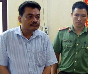 Video: Công an đọc lệnh bắt người thứ 2 liên quan vụ sửa điểm ở Hà Giang