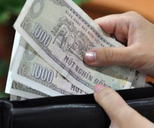 Bực bạn trai tiếc vài đồng lẻ, cô gái bị chê ngược: 'Cái gì cũng biết, biết điều thì không'