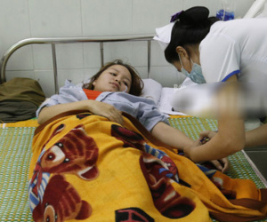 Cô giáo bị đánh thủng màng nhĩ liên tục ngất xỉu