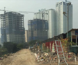 Nhà tiền tỷ chưa có lối vào vẫn quảng cáo 'giao thông thuận lợi'