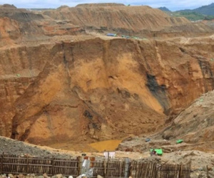 (NÓNG) 27 người nghi mất mạng trong vụ sạt lở mỏ khai thác đá quý