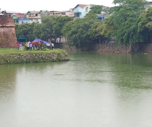 Huế: Người đàn ông chết bất thường dưới chân thành cổ nghi bị đuổi đánh