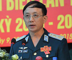 Nguyên Chính ủy Quân chủng Phòng không Không quân bị cảnh cáo