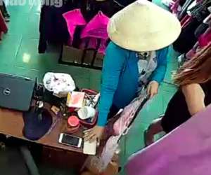 Video: 'Nữ quái' đội nón lá, bịt mặt vào shop thời trang trộm tài sản