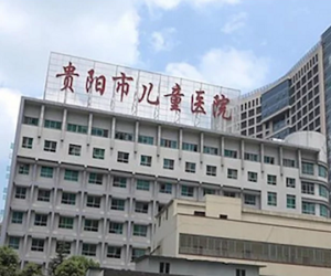 Em bé Trung Quốc nhiễm HIV sau nhập viện gắp mảnh táo hóc