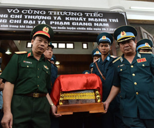 Video: Người thân, đồng đội tiễn đưa hai phi công Su-22